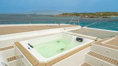 Deck Jacuzzi