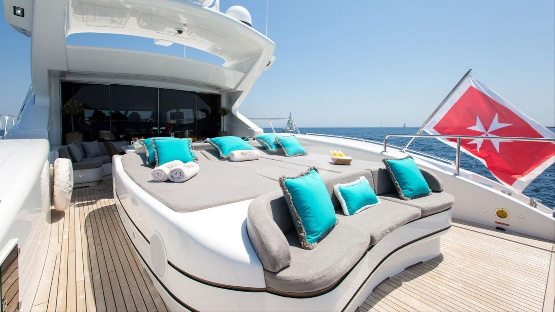 Aft seating and sun lounging area