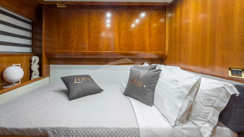 Motor Yacht Amoraki VIP cabin