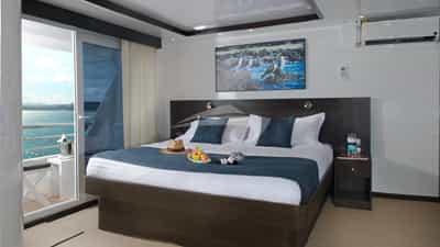Double cabin - convertible beds