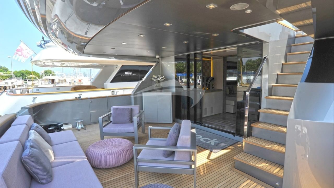 aft deck exterior saloon