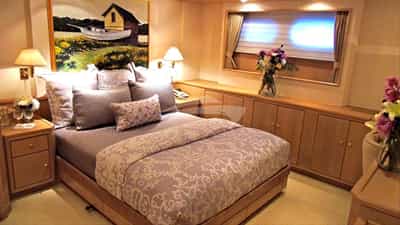Guest cabin