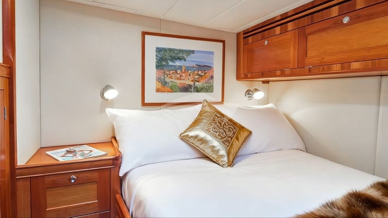 DARK STAR OF LONDON - Double Cabin