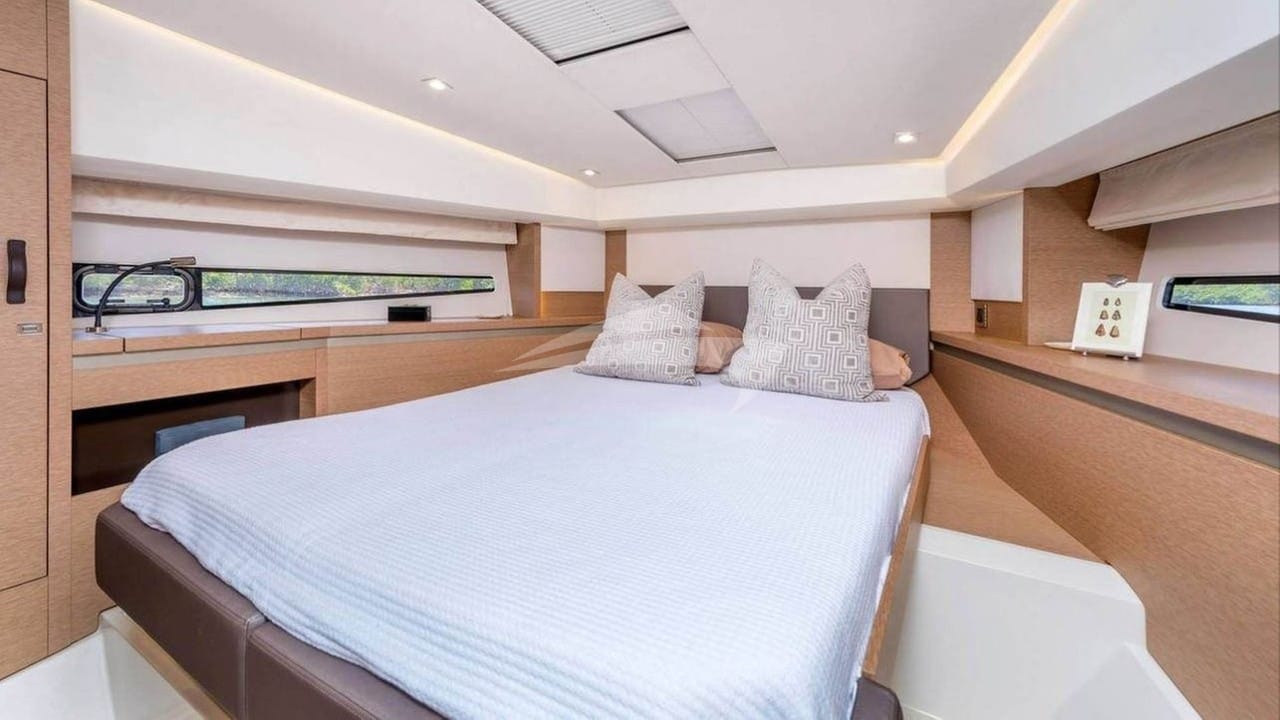 Forward Double Bed Cabin