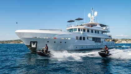 R23 47m motor yacht charter, photo 13