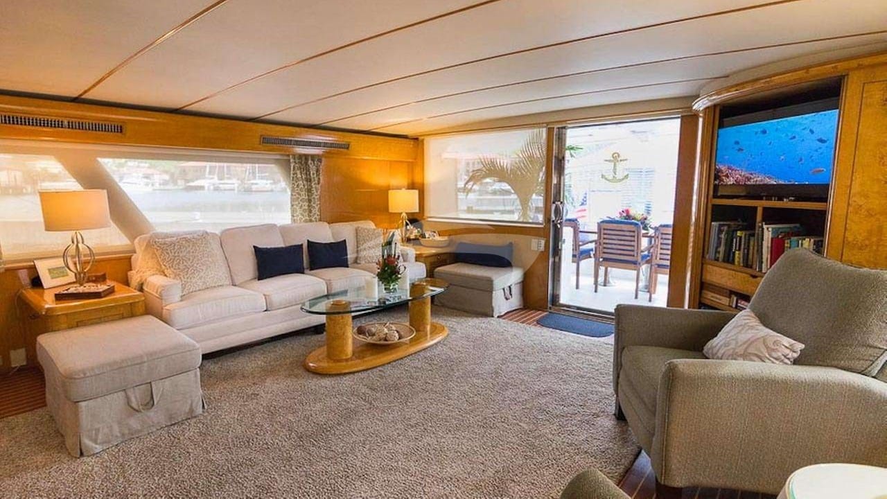 Salon has 9' Couch, 2 Recliners, 2 Ottomans