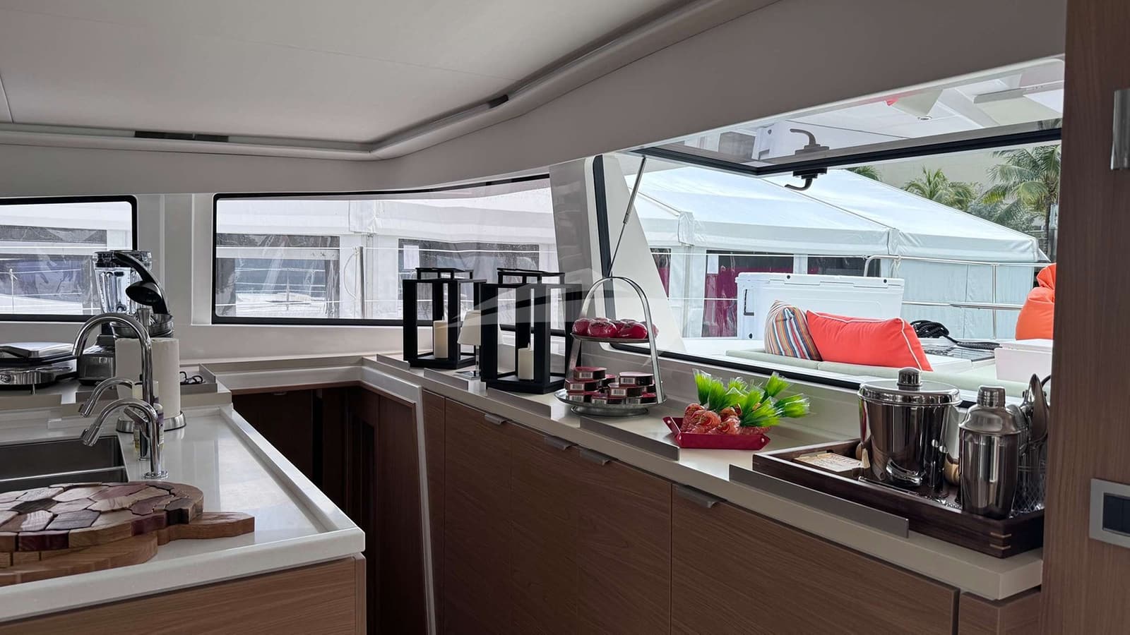 BAREFOOT BLISS, photo from the yacht portfolio 17