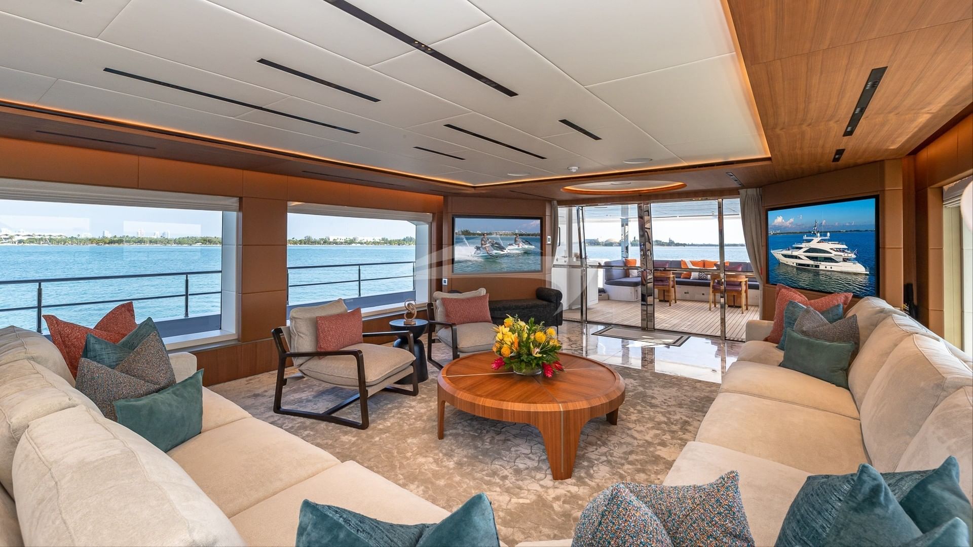 RISING DAWN Main Salon