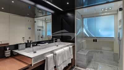 MAIN DECK MASTER ENSUITE