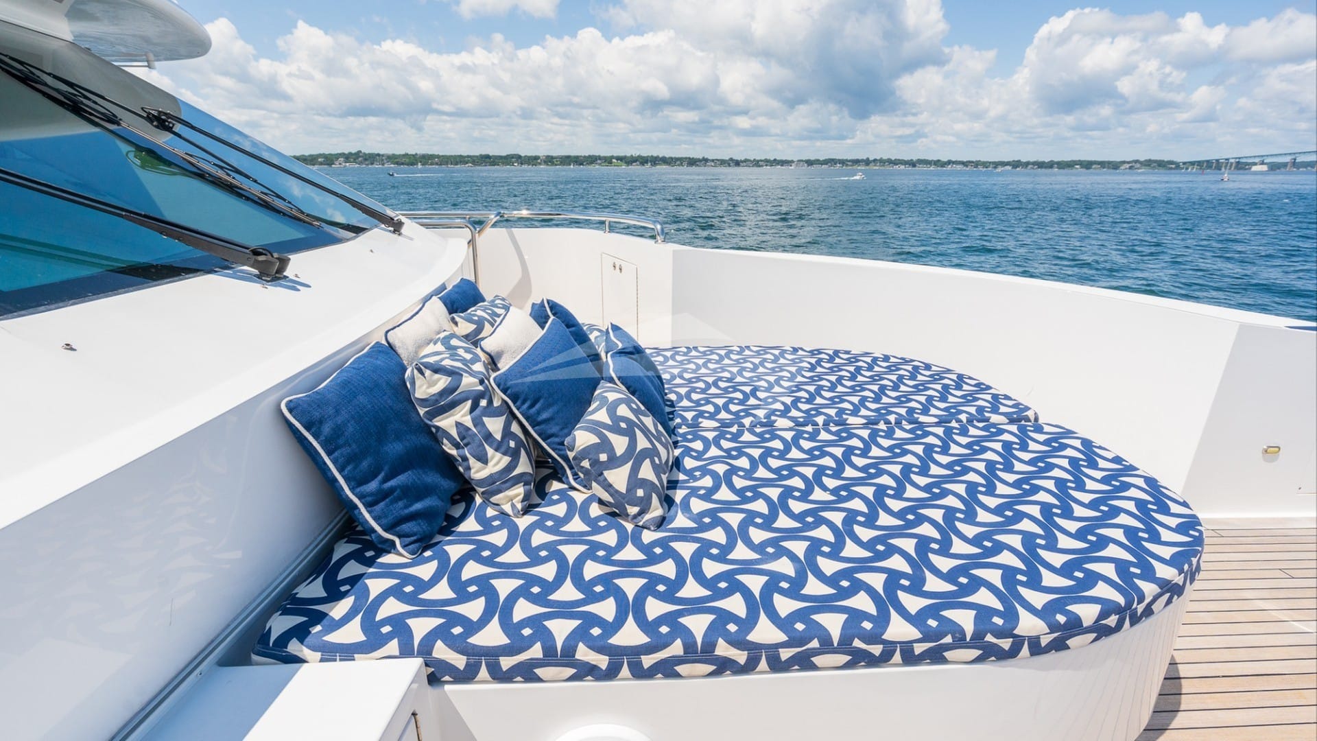 BOW SEATING