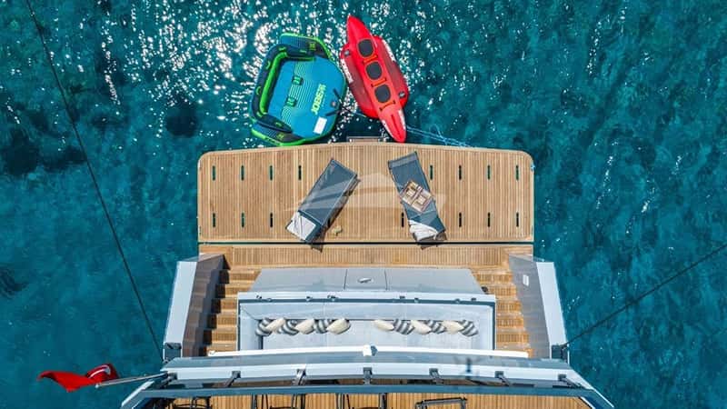 CALM DOWN 30m motor yacht charter, photo 4