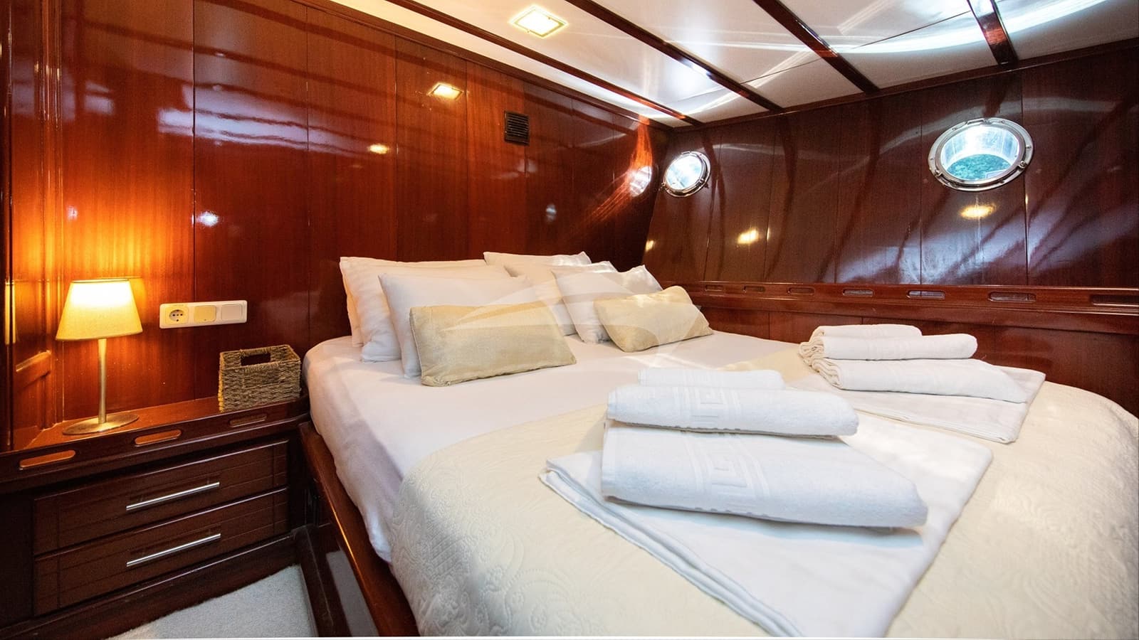 PHOENIX BRONZE, photo from the yacht portfolio 16