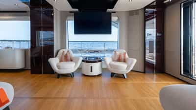 Main saloon 55" Smart TV (drop-down)