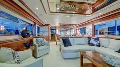 Main Saloon facing Forward