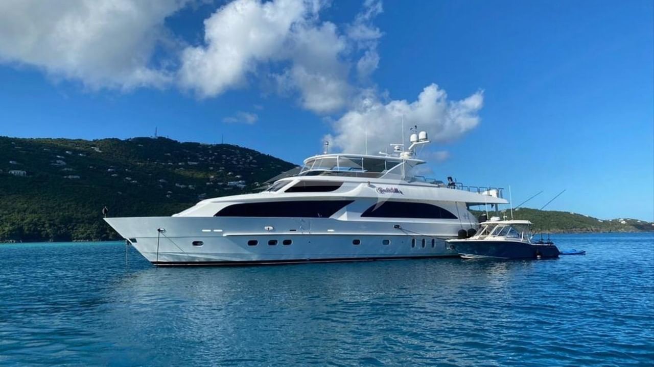 CYNDERELLA running shot