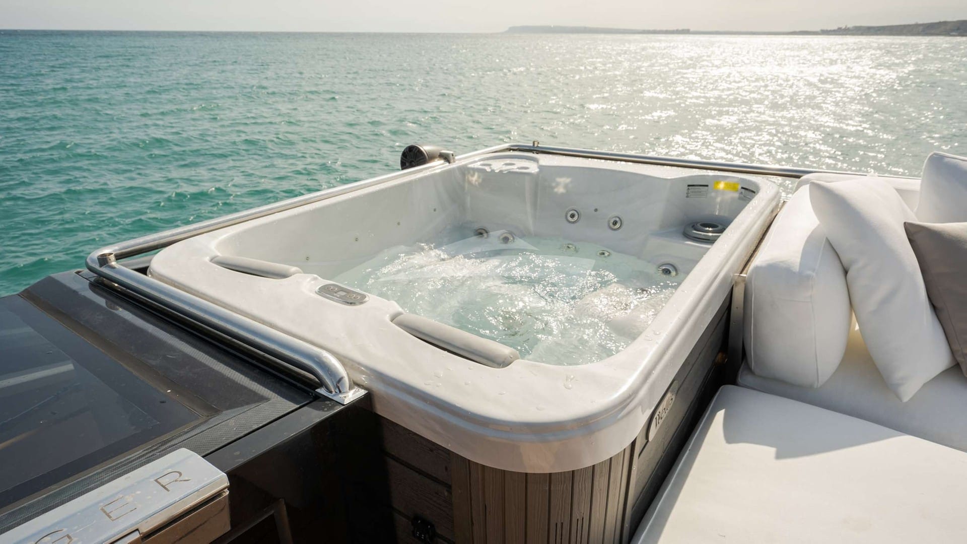 Deck Jacuzzi