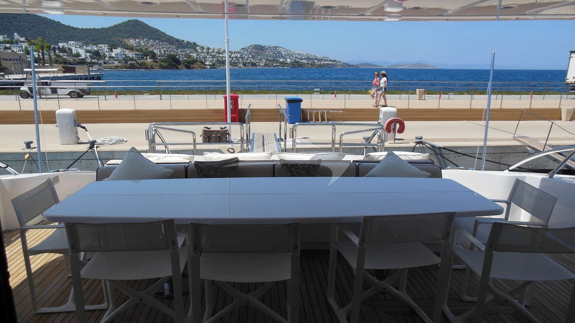 Deck Dining