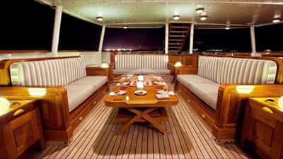 Deck seating area