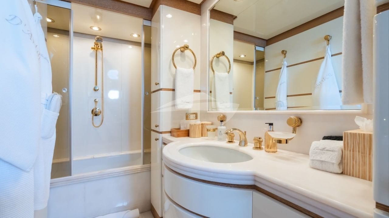 Master stateroom en suite