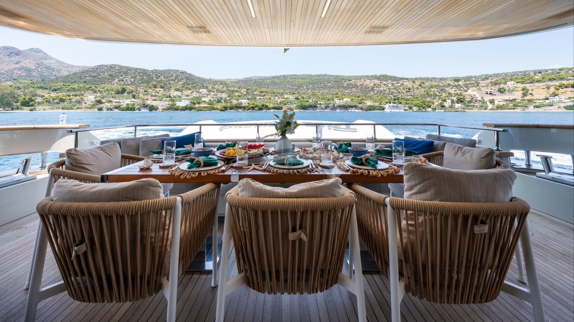Main deck aft al fresco dining