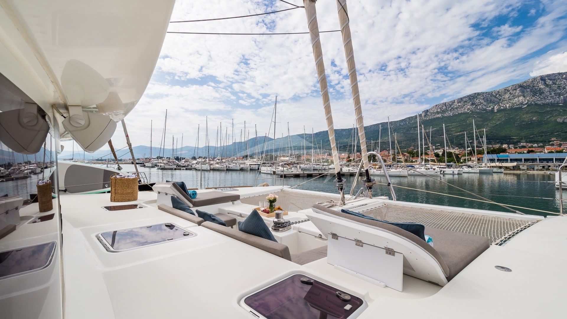 ARCTIC QUEEN FRONT SUN DECK