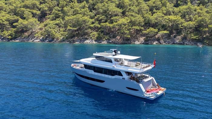 OZDE 2 26m motor yacht charter, photo 2