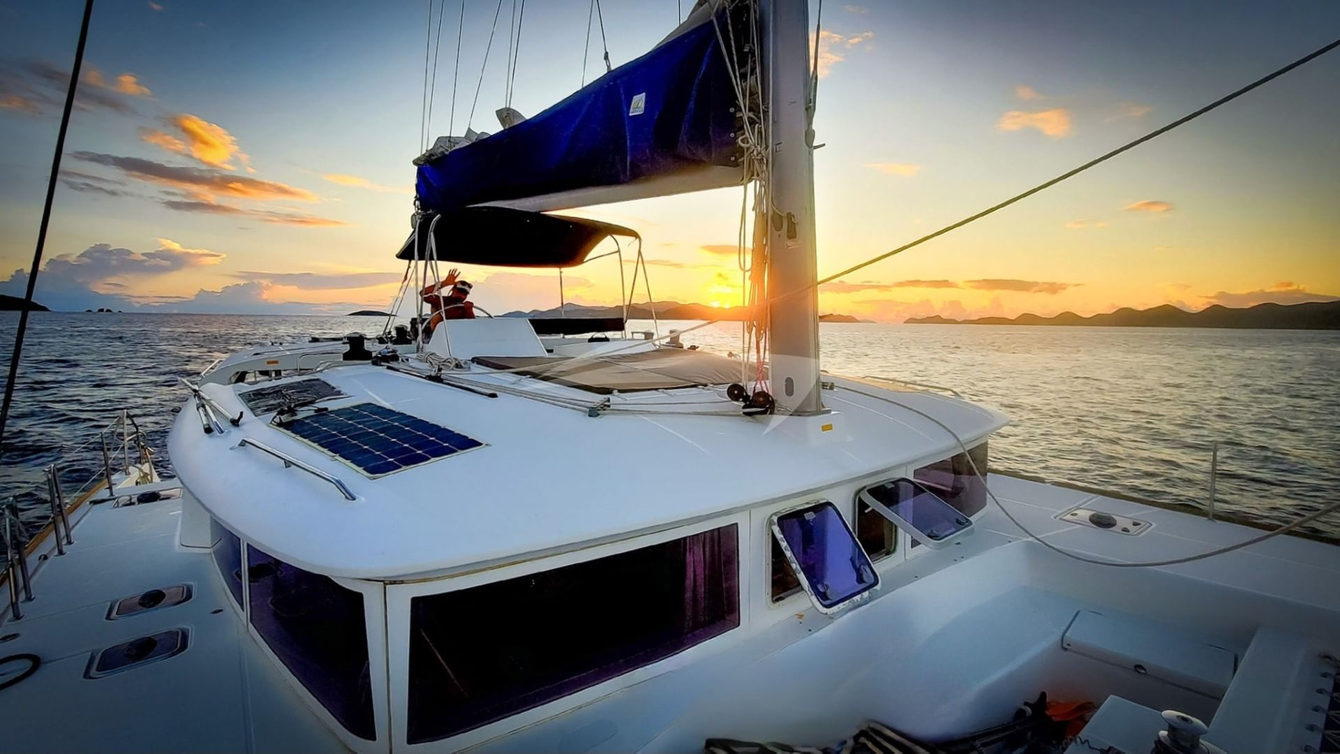 NEON MOON&#x27;s flybridge and sundeck