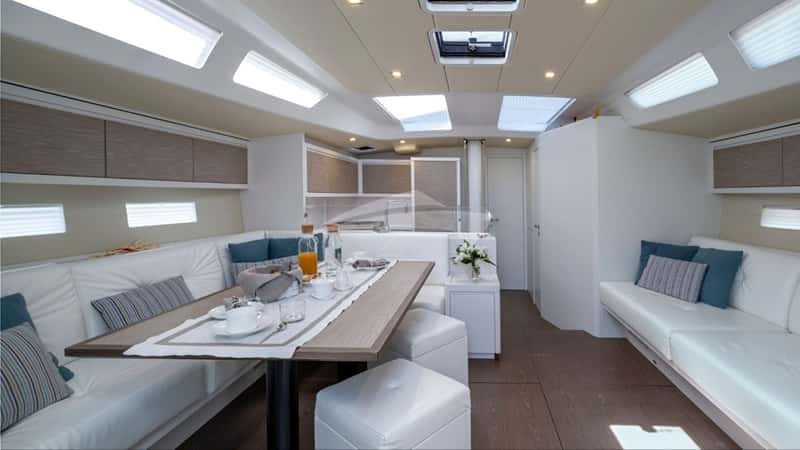 PURA FOLLIA 19m sailing yacht charter, photo 10