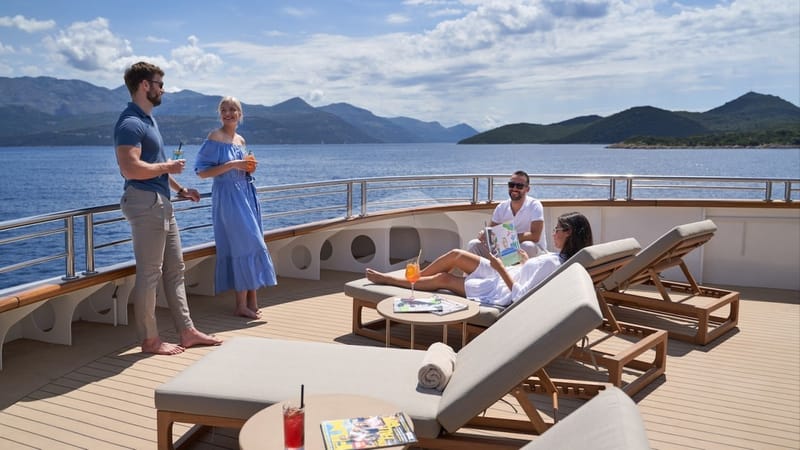 Sundeck foredeck