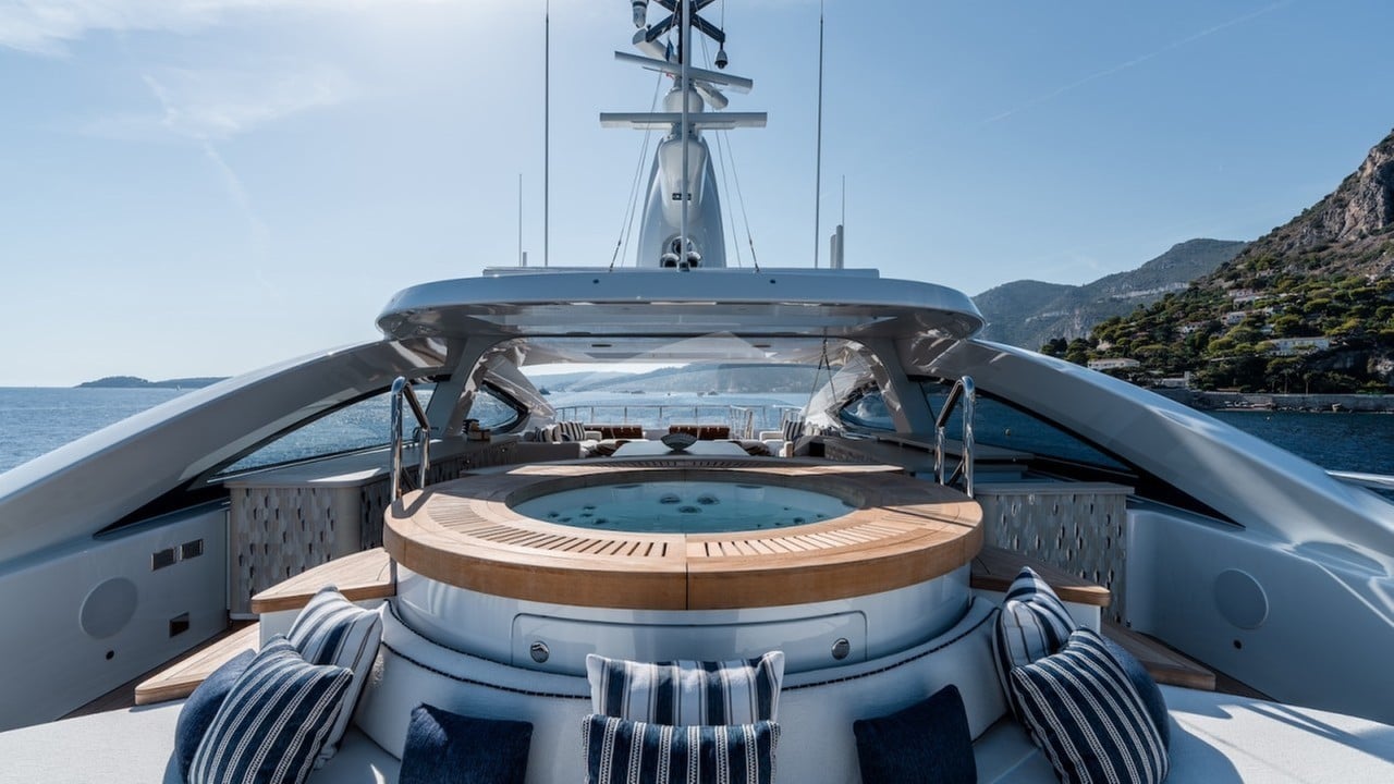Sundeck Jacuzzi and pads