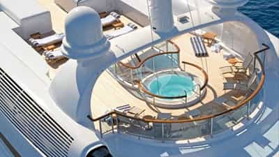 Deck Jacuzzi