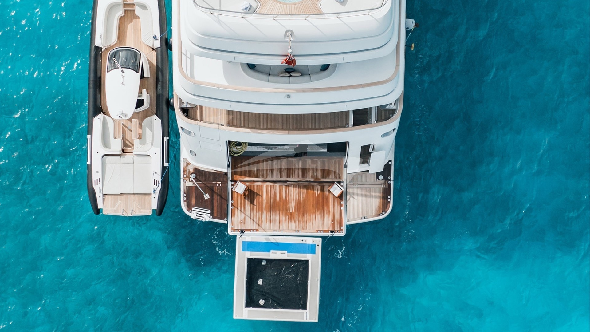 BEACH CLUB  & SWIM PLATFORM