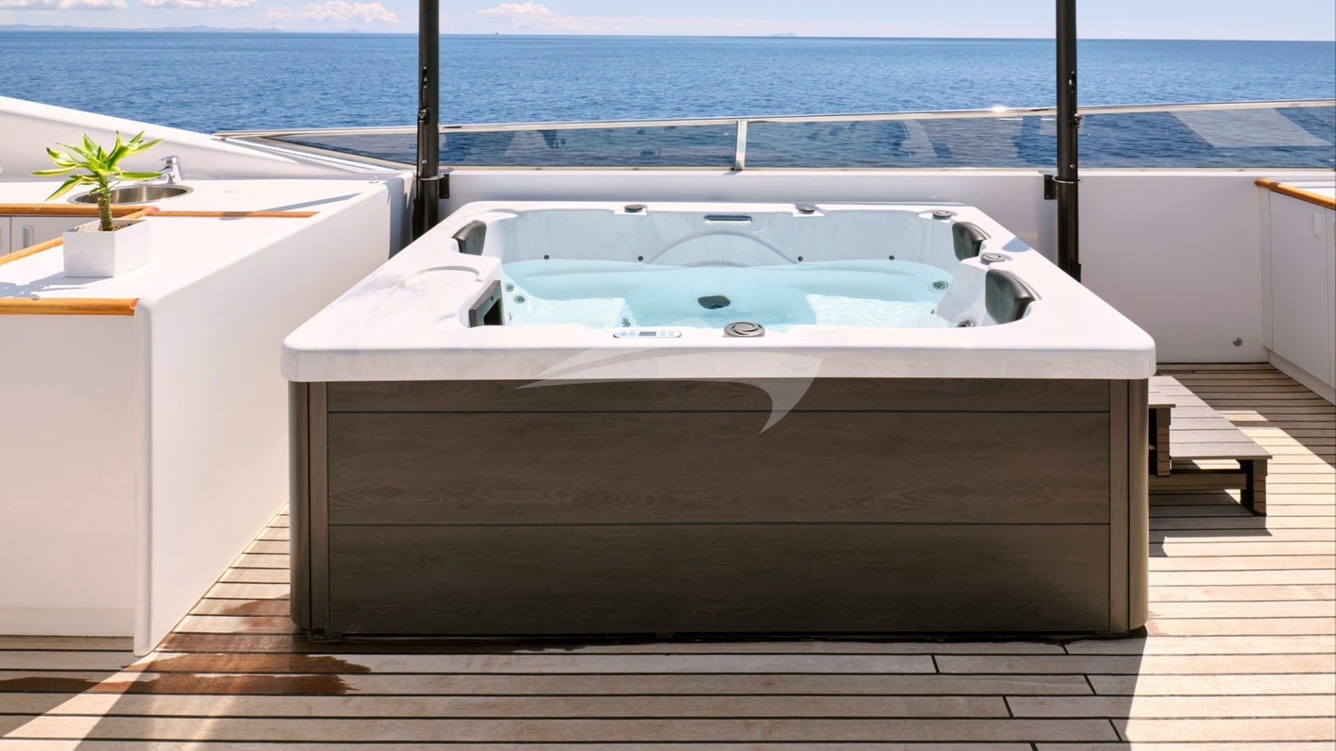 Deck Jacuzzi