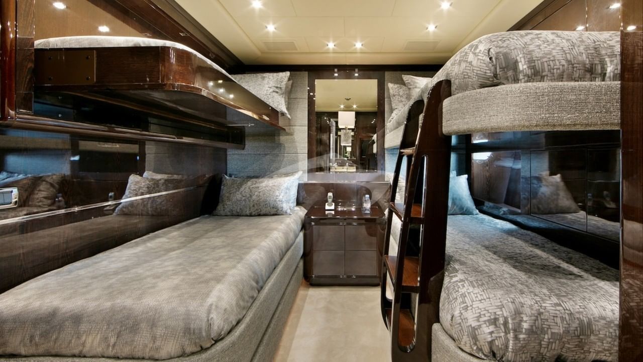 Guest cabin with twin with pullman