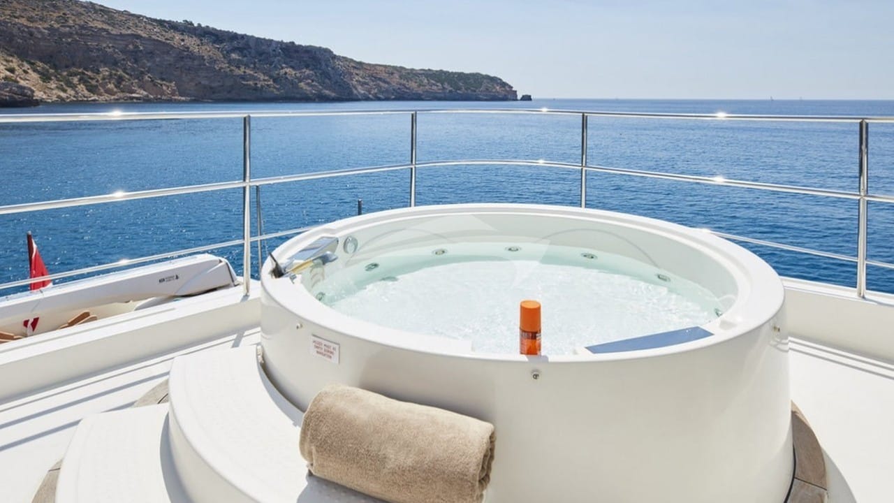 Deck Jacuzzi