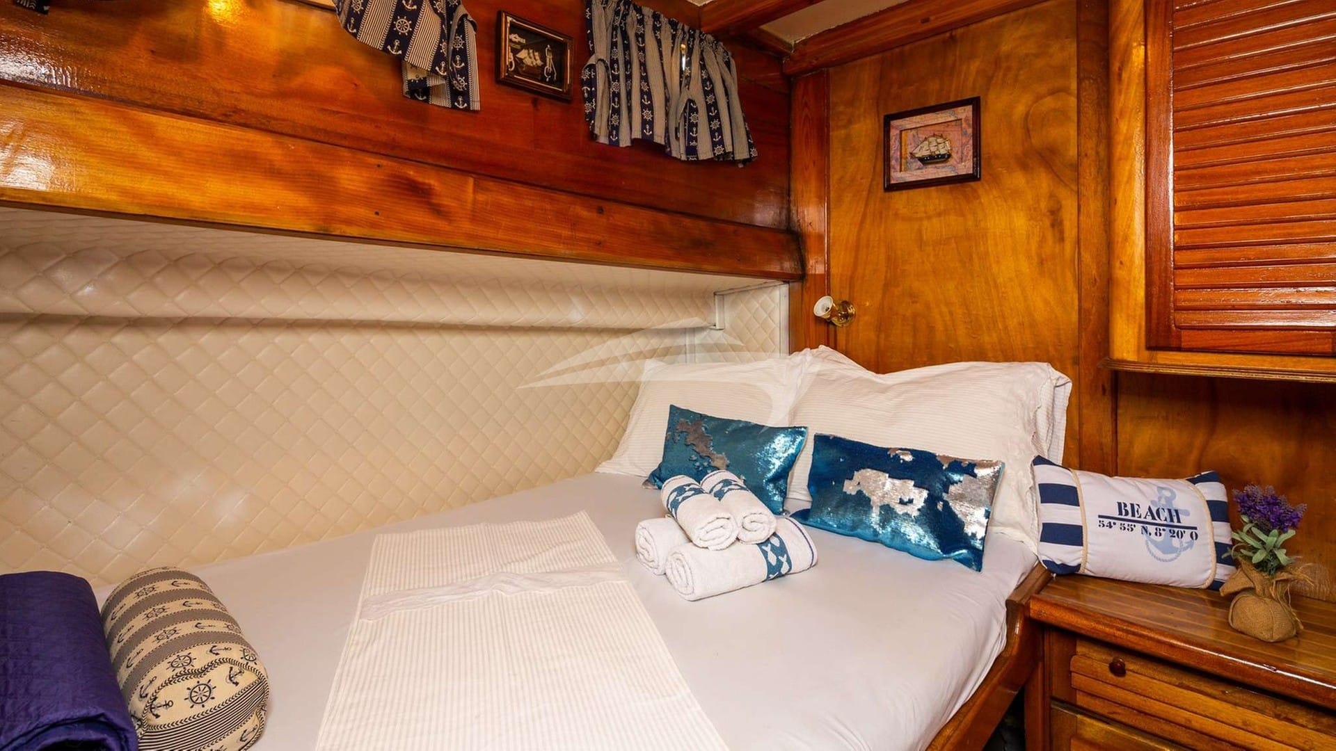 double bed cabinGuest Cabin