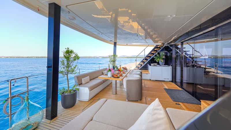 HONEYBIRD 24m sailing yacht charter, photo 7