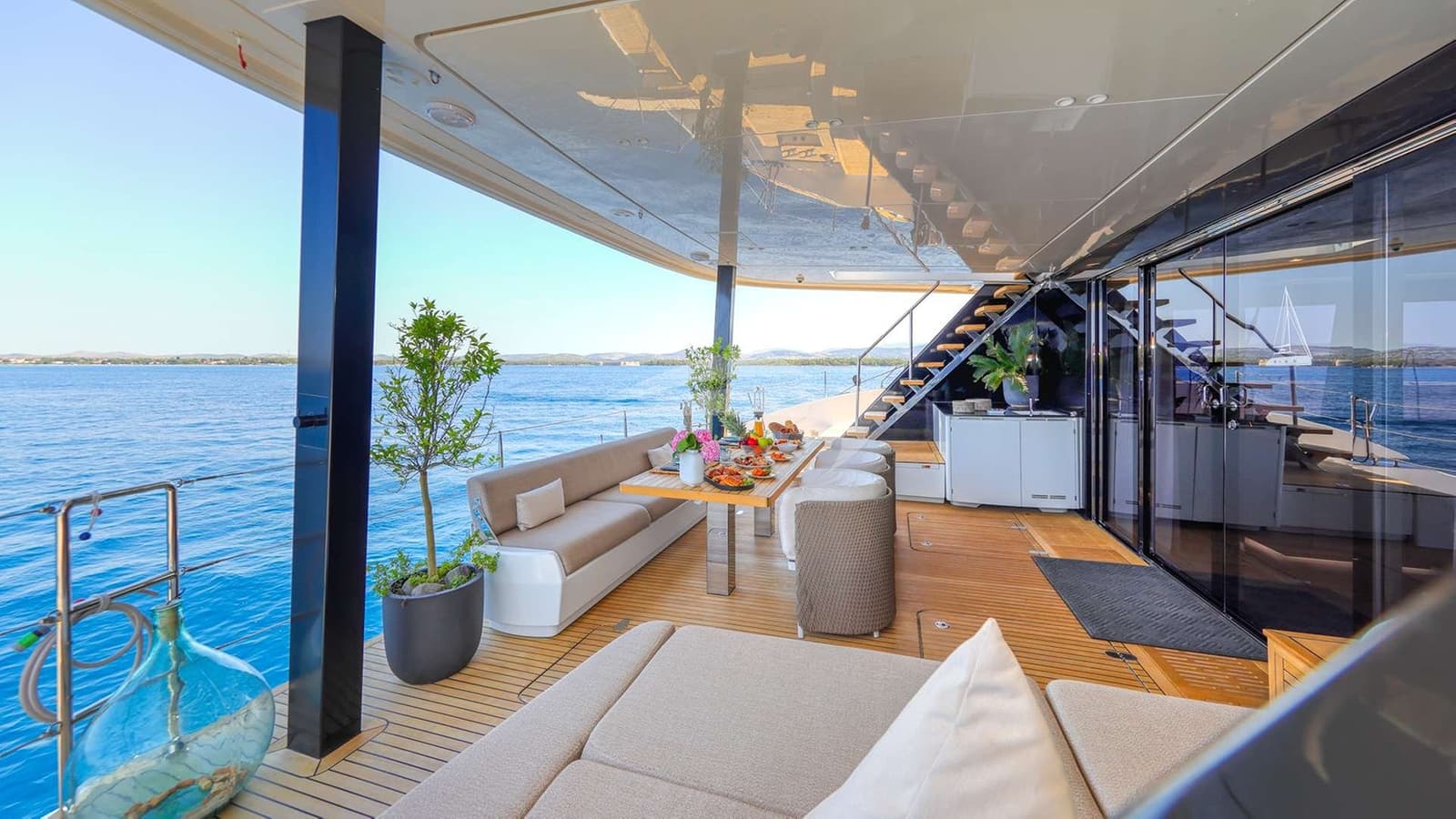 HONEYBIRD, photo from the yacht portfolio 6