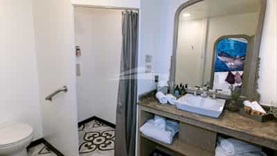 en suite bath