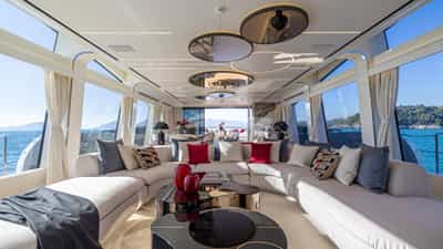 N1 Mangusta 165 REV Interior