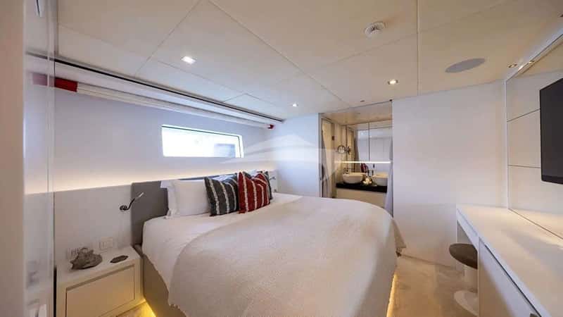 ZULU 3 34m motor yacht charter, photo 8