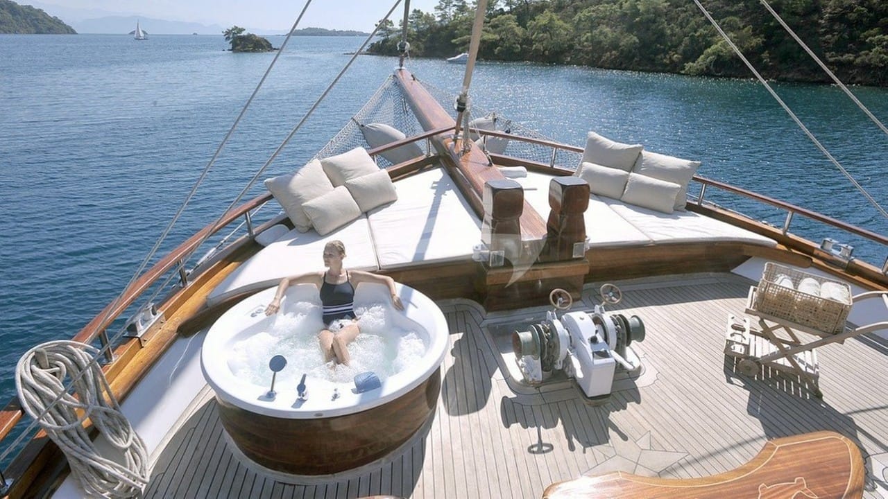 Deck Jacuzzi