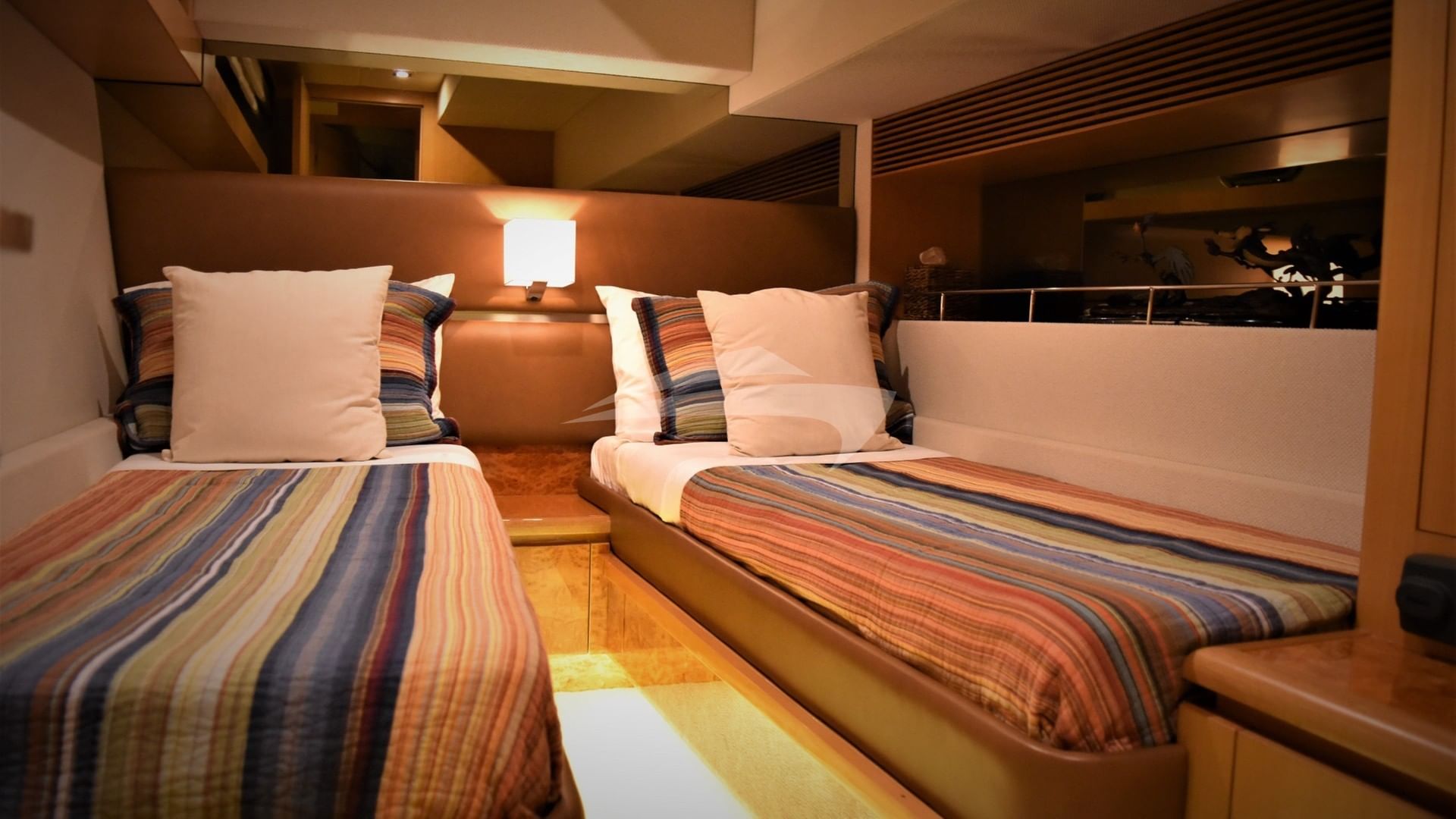 Twin (can be converted to a queen bed)