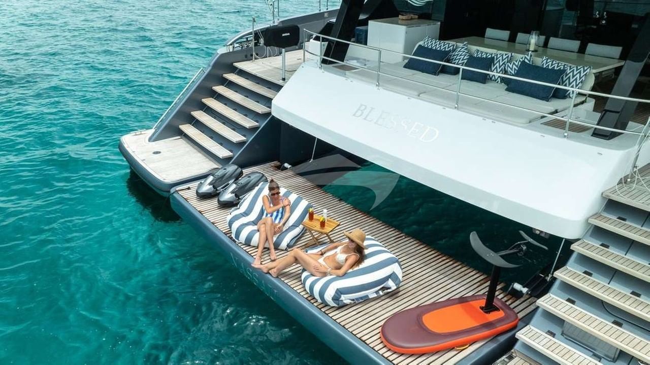 Hydraulic beach platform