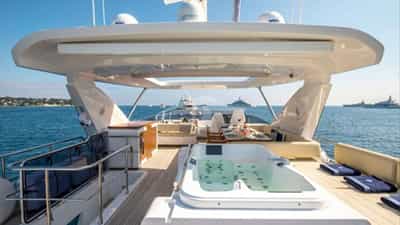 Deck Jacuzzi