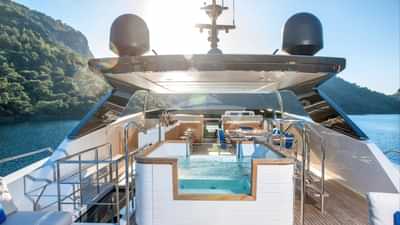 Fly deck aft Jacuzzi