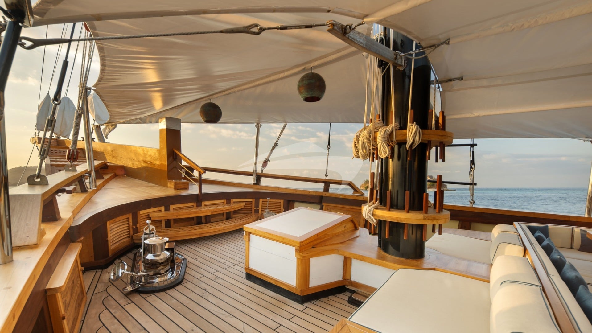 Exterior Main Deck -8-