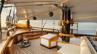 Exterior Main Deck -8-