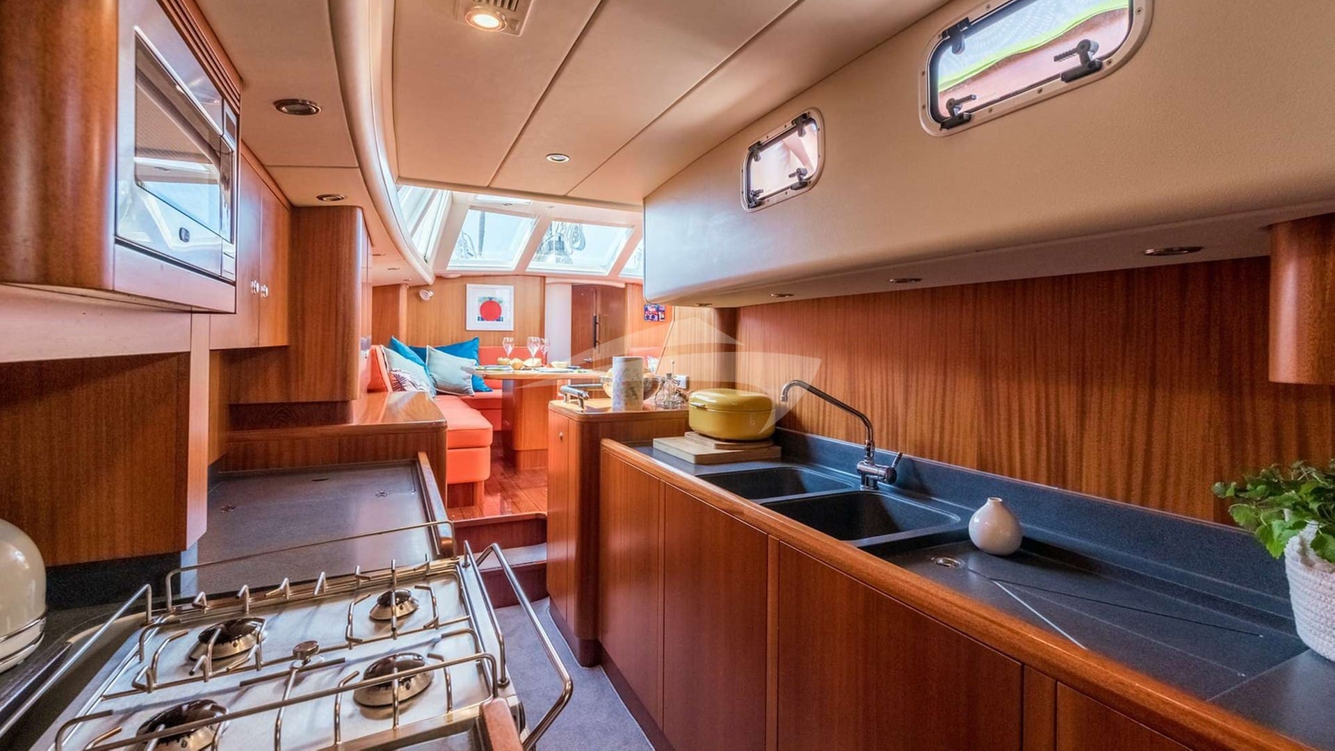 Spacious Modern Kitchen