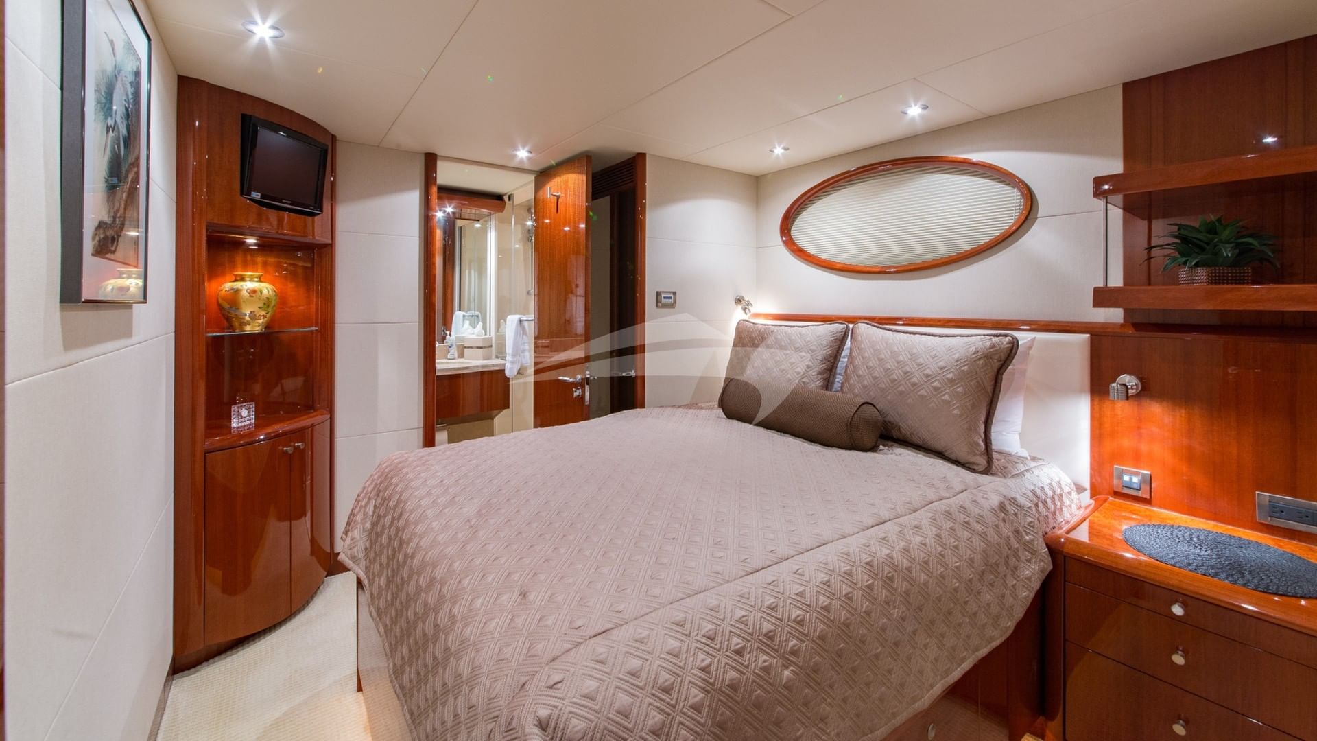 Starboard Guest Queen